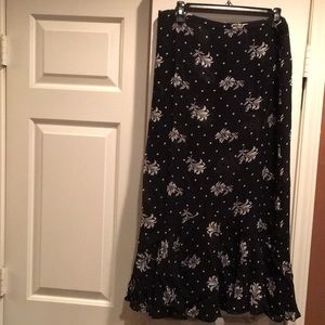 Reversible black and white skirt.
